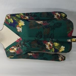 3/$30 𝅺COLLECTIVE CONCEPTS Floral V neck Blouse Hunter Green